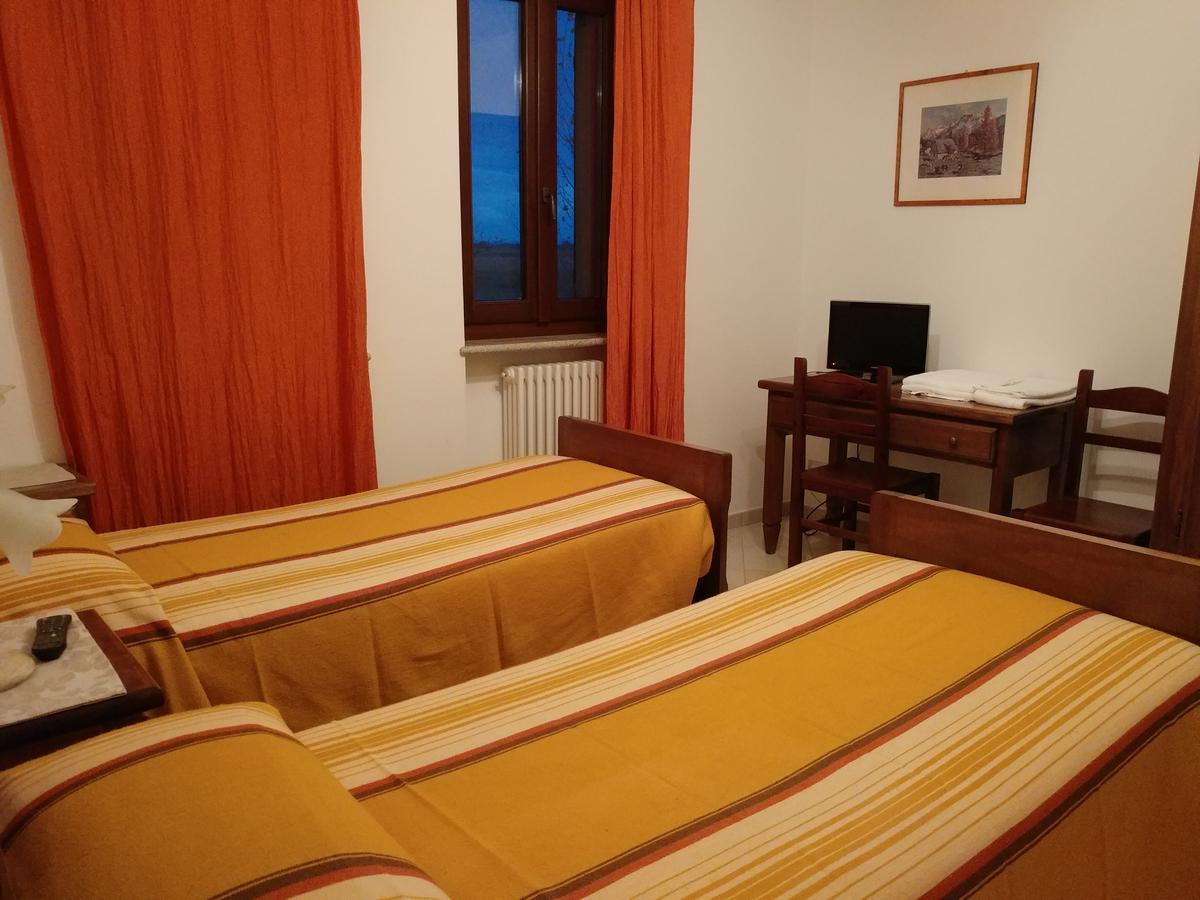 Agriturismo La Cinciallegra Riva presso Chieri Buitenkant foto